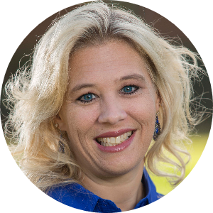Jennifer  Reising available notary in Riverside, CA - 92506