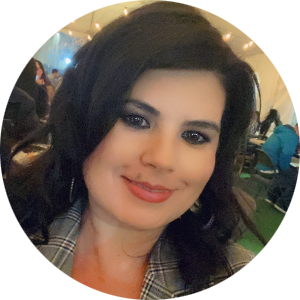 Veronica  Aceves  available notary in Salinas , CA - 93906