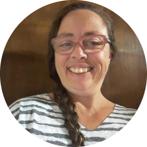 Lacie  Newlan available notary in Hood River, OR - 97031
