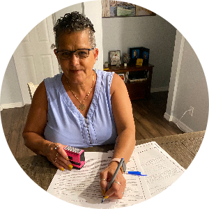 Liz  Leon  available notary in Gulfport, FL - 33707