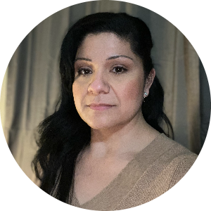 Alicia Mariscal  available notary in Hood River , OR - 97031