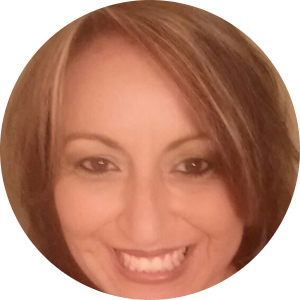 Madelyn Fernandez available notary in Parkton, NC - 28371
