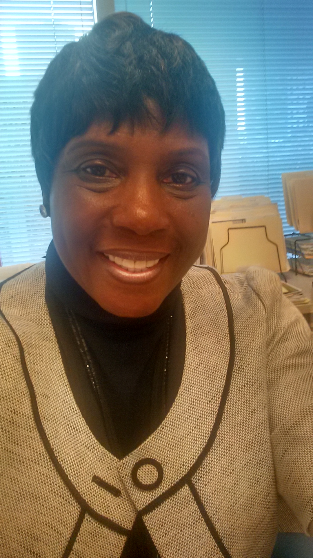 Karen London available notary in evergreen park, IL - 60805
